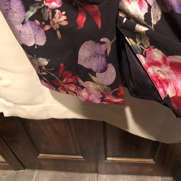 Betsey Johnson Floral Knee Length Sheath Dress ~ Size 8 - Picture 4 of 6